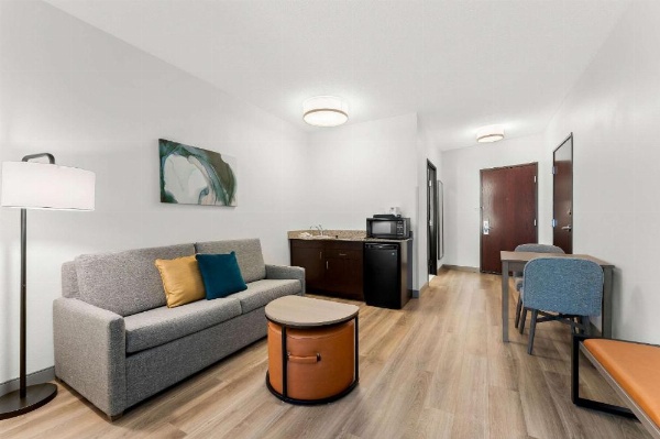 Comfort Inn & Suites image 16