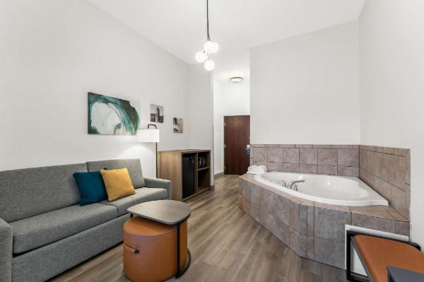 Comfort Inn & Suites image 18