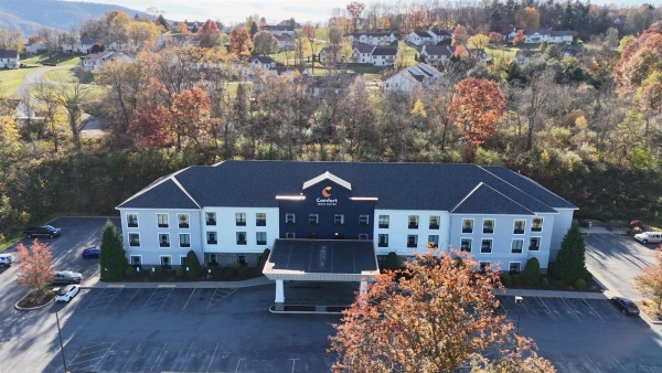 Comfort Inn & Suites image 2