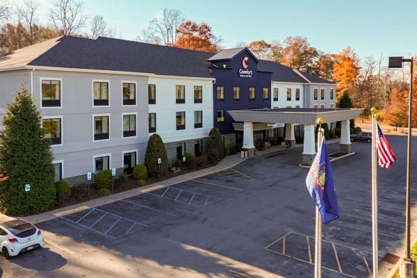 Comfort Inn & Suites image 7